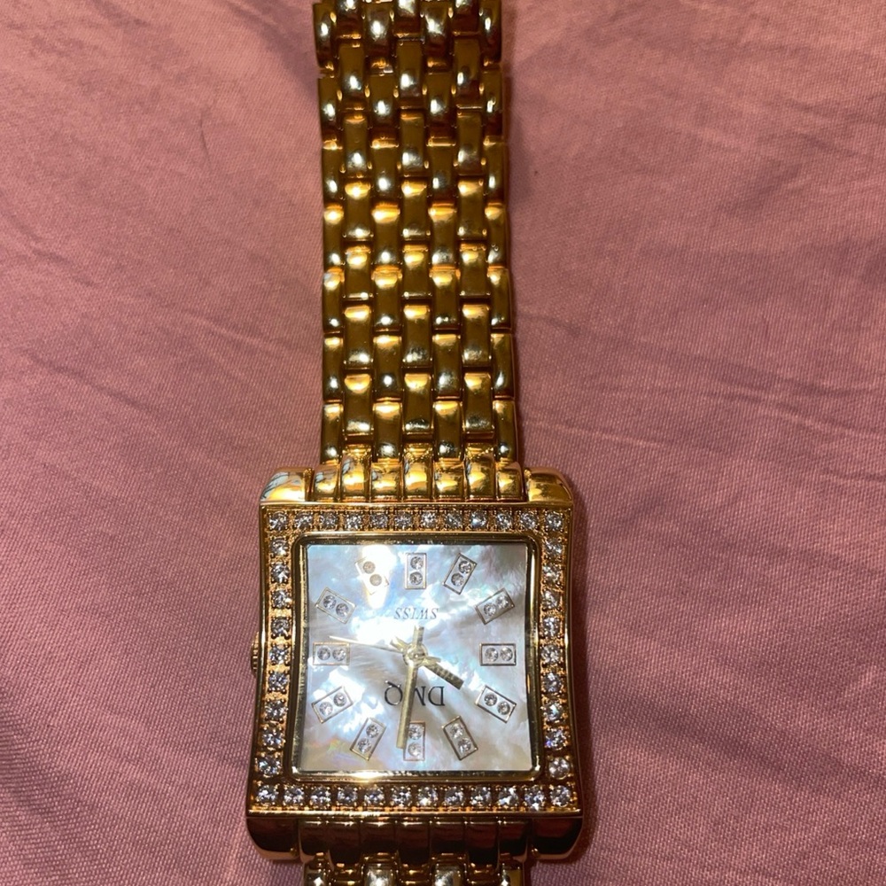 dmq ladies watch Pearl dial diamond bezel and diamonds on dial Vintage Untested - Picture 6 of 6